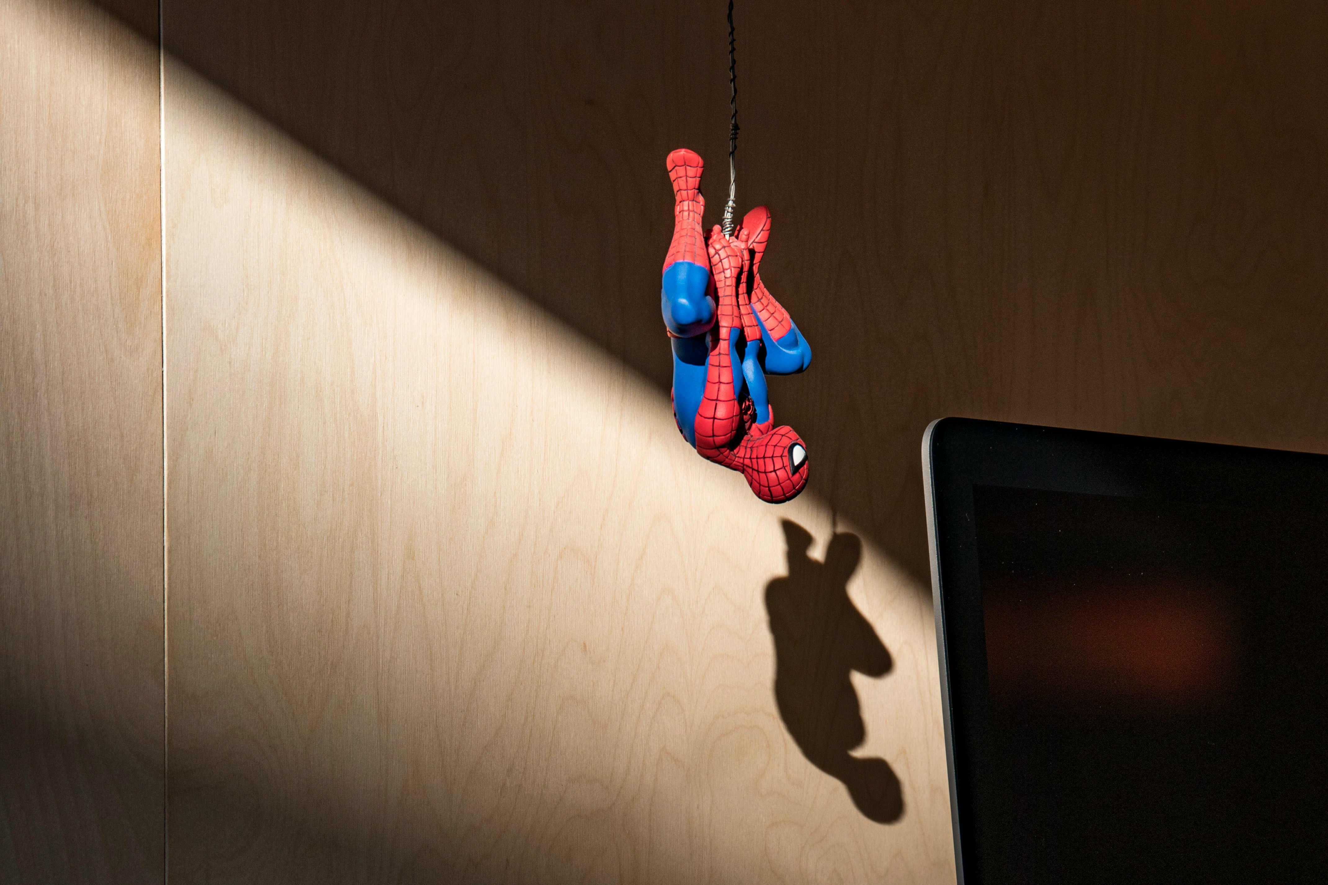 Mengungkap Cerita Di Balik Topeng Spider-Man: Kehidupan Ganda Seorang Pahlawan dan Jurnalis Foto