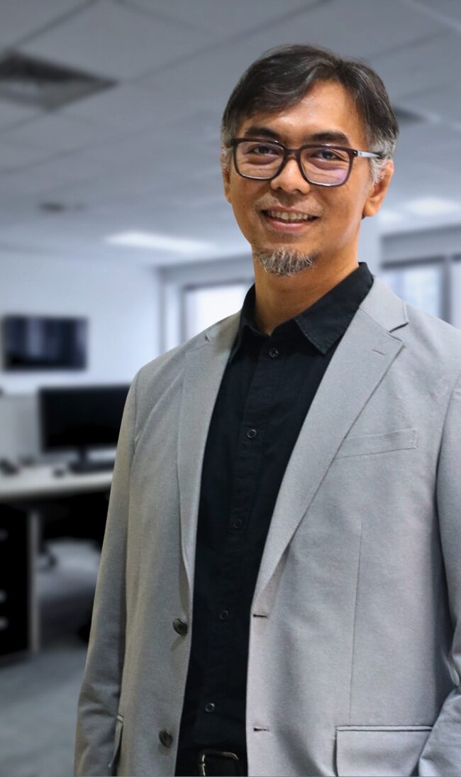 reza strategic crisis communications specialist praxis public relations